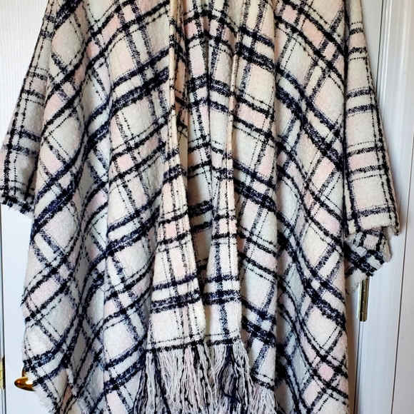 Ivanka Trump Accessories - Ivanka plaid Wrap. Pinks and black.